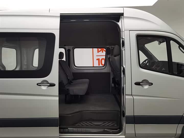 Foton Tuyano 2022 2022款 2.0T手动都市版多功能短轴中顶后单胎5/6/9座4F20TC3