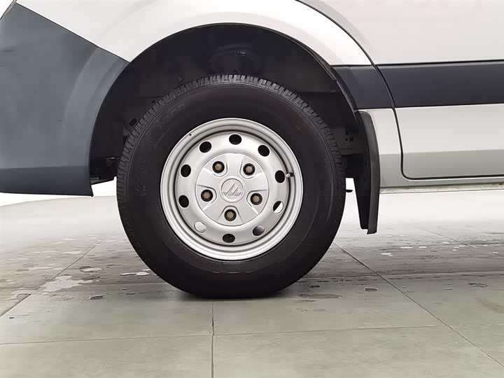 Foton Tuyano 2022 2022款 2.0T手动都市版多功能短轴中顶后单胎5/6/9座4F20TC3