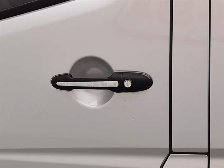 Foton Tuyano 2022 2022款 2.0T手动都市版多功能短轴中顶后单胎5/6/9座4F20TC3