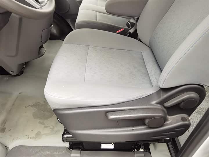 Foton Tuyano 2022 2022款 2.0T手动都市版多功能短轴中顶后单胎5/6/9座4F20TC3