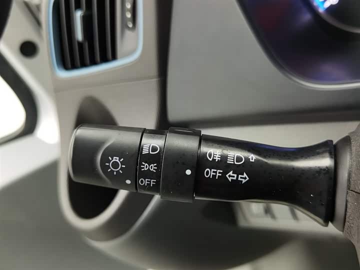 Foton Tuyano 2022 2022款 2.0T手动都市版多功能短轴中顶后单胎5/6/9座4F20TC3