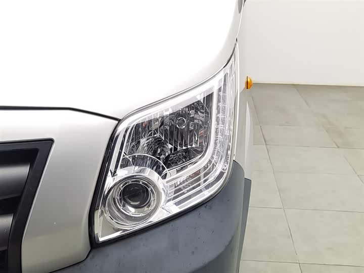 Foton Tuyano 2022 2022款 2.0T手动都市版多功能短轴中顶后单胎5/6/9座4F20TC3