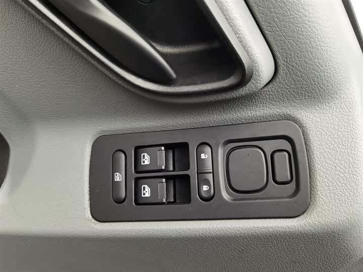 Foton Tuyano 2022 2022款 2.0T手动都市版多功能短轴中顶后单胎5/6/9座4F20TC3