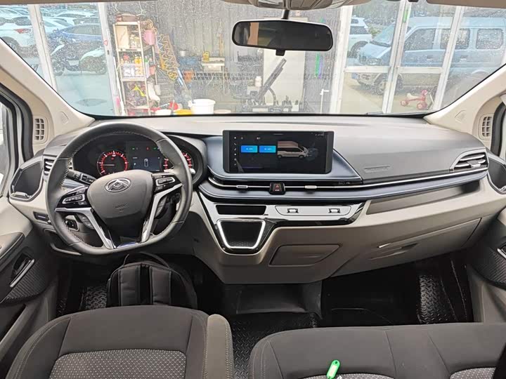 Maxus V70 2023 2023款 2.0T 精英版 自动短轴低顶 5/6座