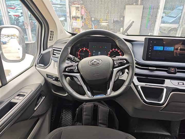 Maxus V70 2023 2023款 2.0T 精英版 自动短轴低顶 5/6座