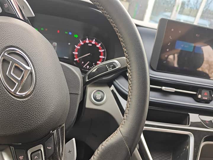 Maxus V70 2023 2023款 2.0T 精英版 自动短轴低顶 5/6座