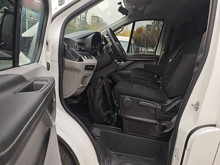 Maxus V70 2023 2023款 2.0T 精英版 自动短轴低顶 5/6座