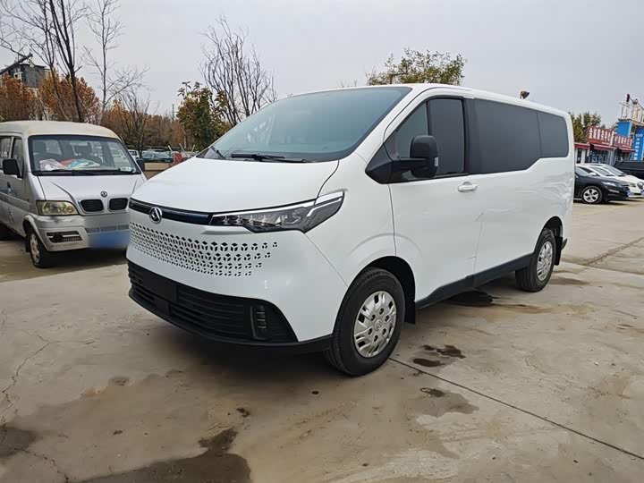 Maxus V70 2023 2023款 2.0T 精英版 自动短轴低顶 5/6座