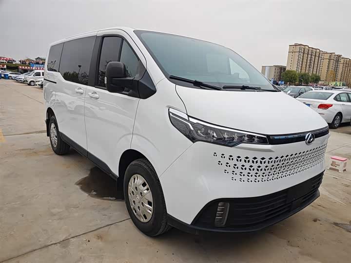 Maxus V70 2023 2023款 2.0T 精英版 自动短轴低顶 5/6座