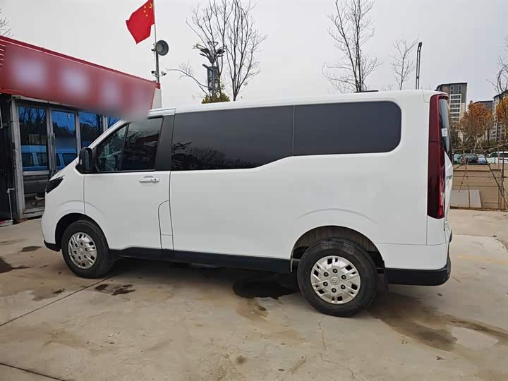 Maxus V70 2023 2023款 2.0T 精英版 自动短轴低顶 5/6座