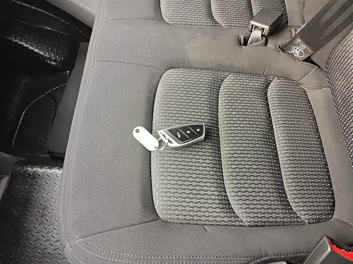 Maxus V70 2023 2023款 2.0T 精英版 自动短轴低顶 5/6座