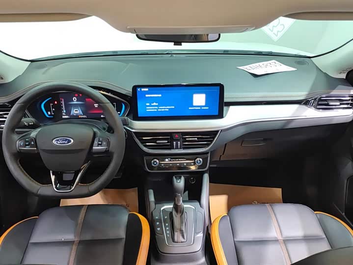 Ford Focus 2022 2022款 三厢 EcoBoost 180 自动竞速版