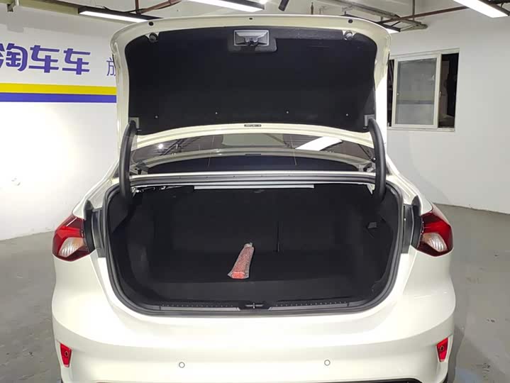 Ford Focus 2022 2022款 三厢 EcoBoost 180 自动竞速版