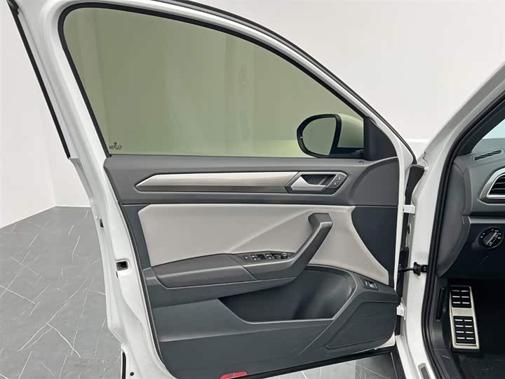 Volkswagen T-Roc 2024 2024款 300TSI DSG两驱辰光版