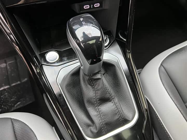 Volkswagen T-Roc 2024 2024款 300TSI DSG两驱辰光版