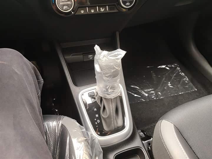 Kia KX1 2021 2021款 1.4L CVT天窗款