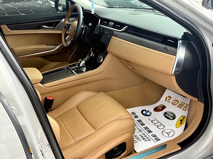 Jaguar XF L 2024 2024款 2.0T P250 两驱尊享豪华版