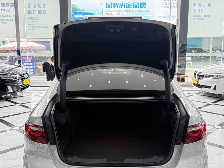 Jaguar XF L 2024 2024款 2.0T P250 两驱尊享豪华版