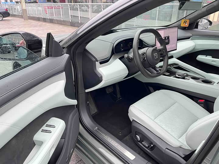 Zeekr 001 2025 2025款 WE版 100kWh 后驱