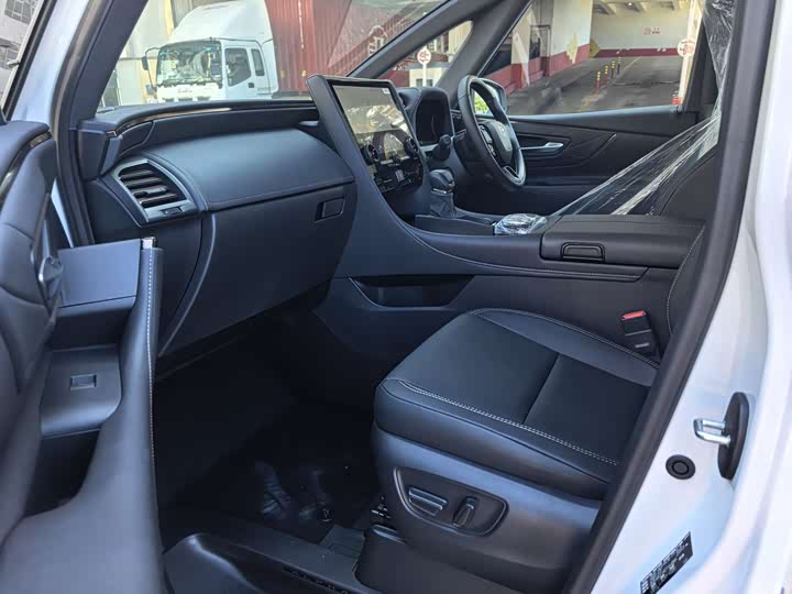 Toyota Alphard 2025 2025款 双擎 2.5L 尊贵黄金版