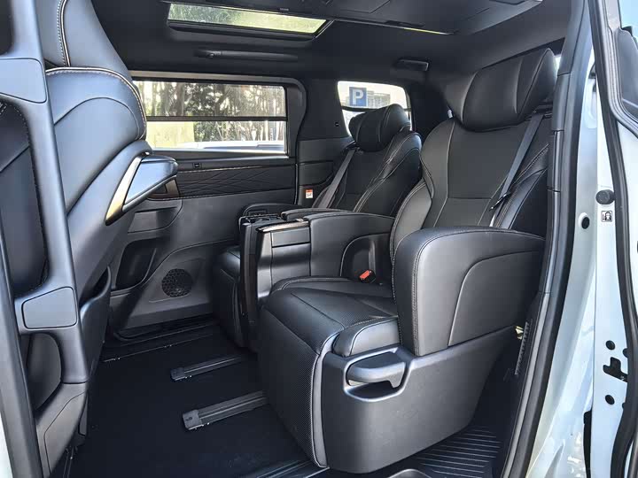 Toyota Alphard 2025 2025款 双擎 2.5L 尊贵黄金版