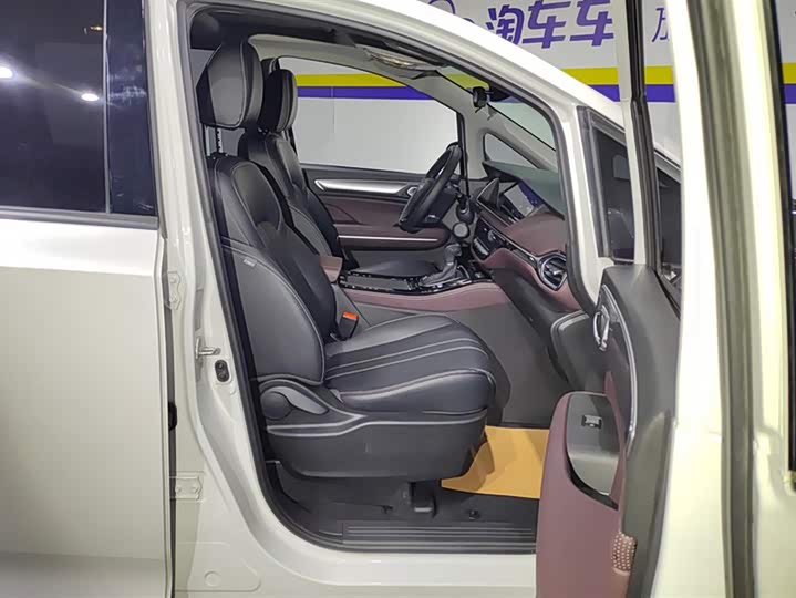 GAC Trumpchi M6 2023 2023款 PRO 270T DCT豪华版