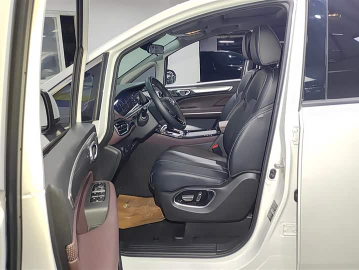 GAC Trumpchi M6 2023 2023款 PRO 270T DCT豪华版