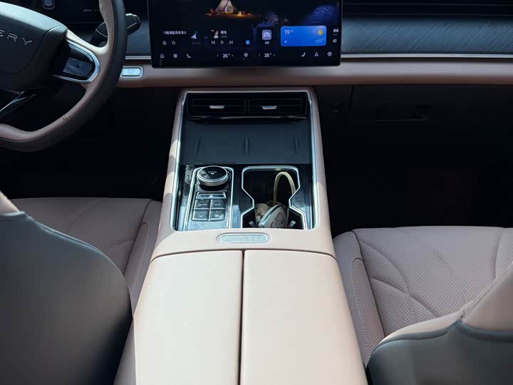 Chery Tiggo 8L 2025 2025款 2.0T 两驱长虹版 7座