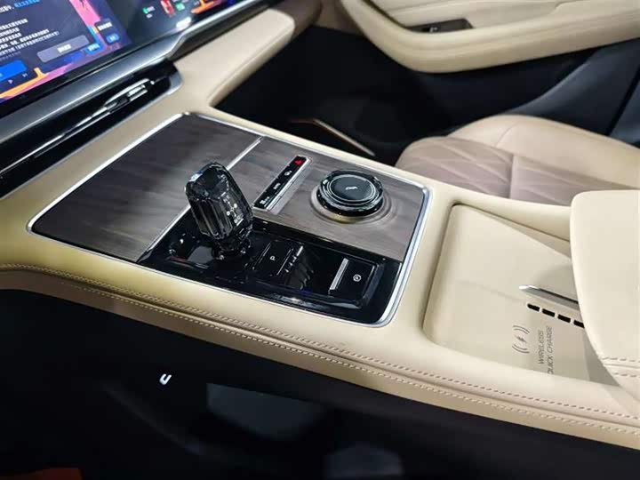 Geely Monjaro 2025 2025款 东方曜 2.0TD 自动四驱望月版