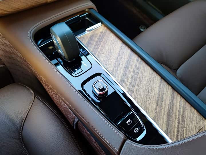 Volvo XC90 2024 2024款 B6 智逸豪华版 7座