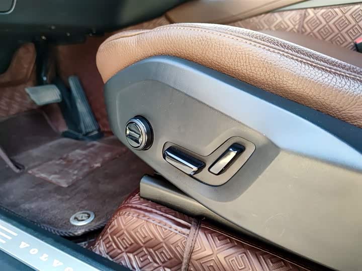 Volvo XC90 2024 2024款 B6 智逸豪华版 7座