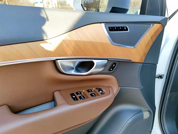 Volvo XC90 2024 2024款 B6 智逸豪华版 7座