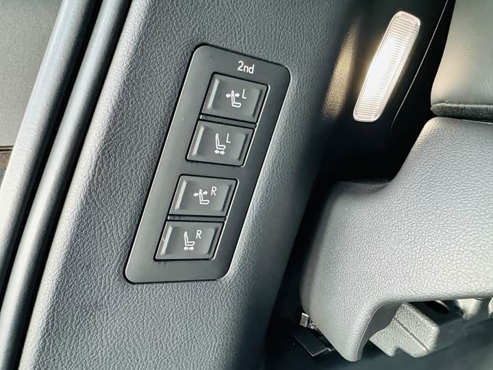 Lexus LM 2023 2023款 500h 六座尊崇版