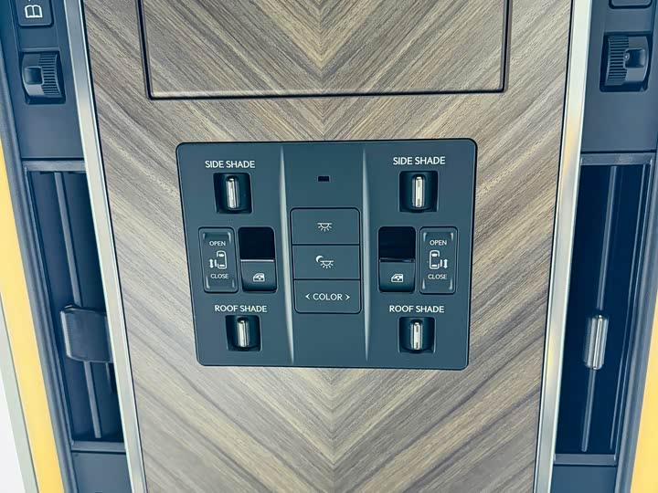 Lexus LM 2023 2023款 500h 六座尊崇版