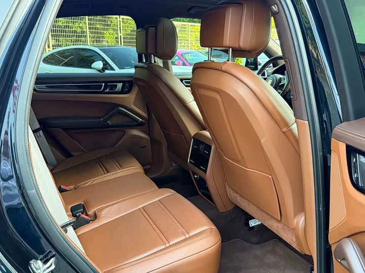 Porsche Cayenne Hybrid 2023 2023款 Cayenne E-Hybrid 2.0T 铂金版