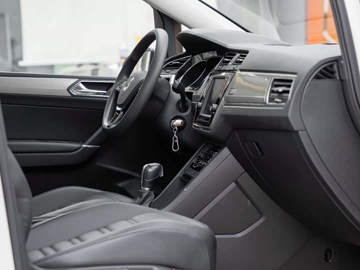 Volkswagen Touran L 2021 2021款 途安L 280TSI DSG舒适版 7座