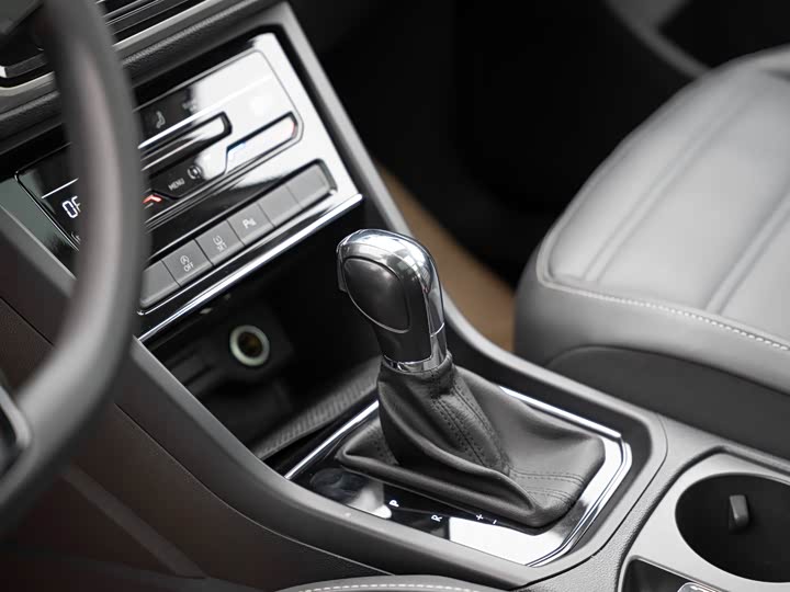 Volkswagen Touran L 2021 2021款 途安L 280TSI DSG舒适版 7座