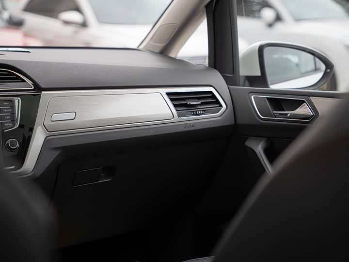 Volkswagen Touran L 2021 2021款 途安L 280TSI DSG舒适版 7座