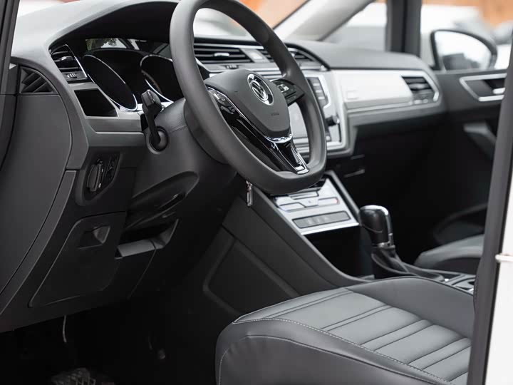 Volkswagen Touran L 2021 2021款 途安L 280TSI DSG舒适版 7座