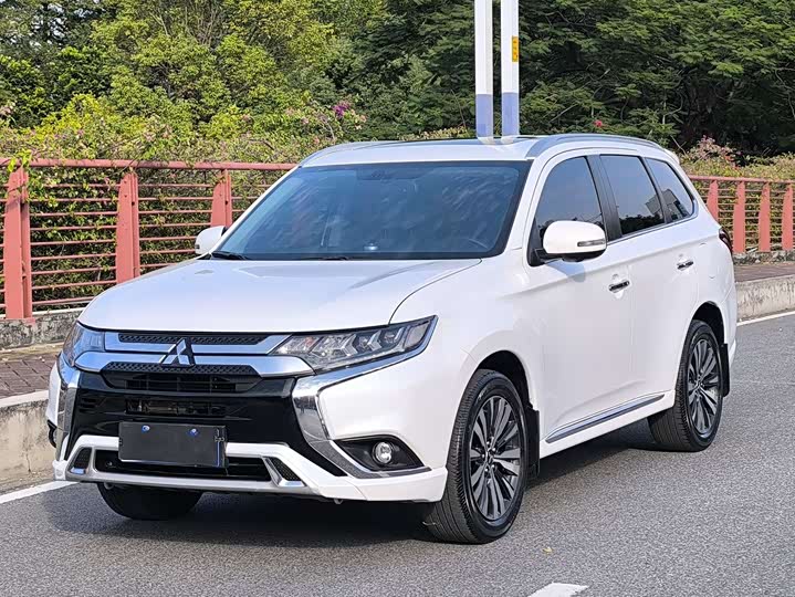 Mitsubishi Outlander 2021 2021款 2.4L 四驱致享版 7座