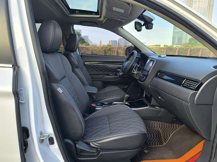 Mitsubishi Outlander 2021 2021款 2.4L 四驱致享版 7座