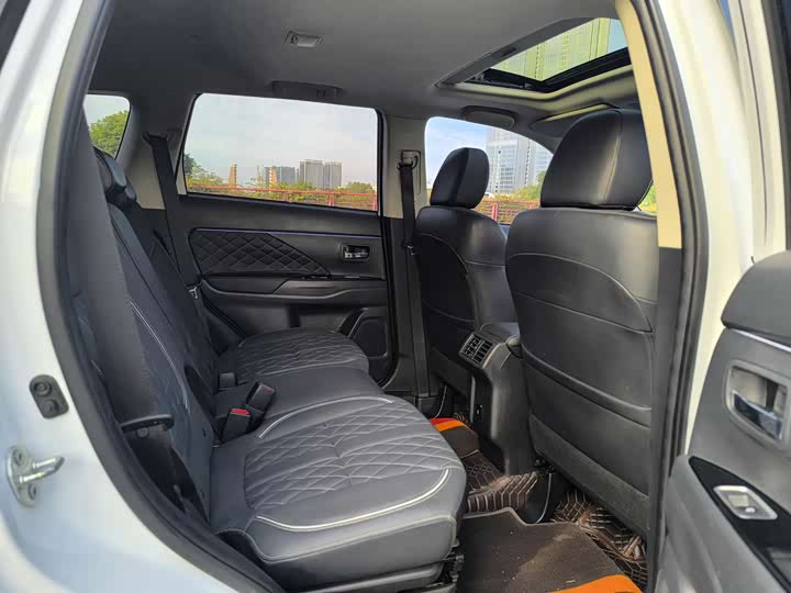 Mitsubishi Outlander 2021 2021款 2.4L 四驱致享版 7座