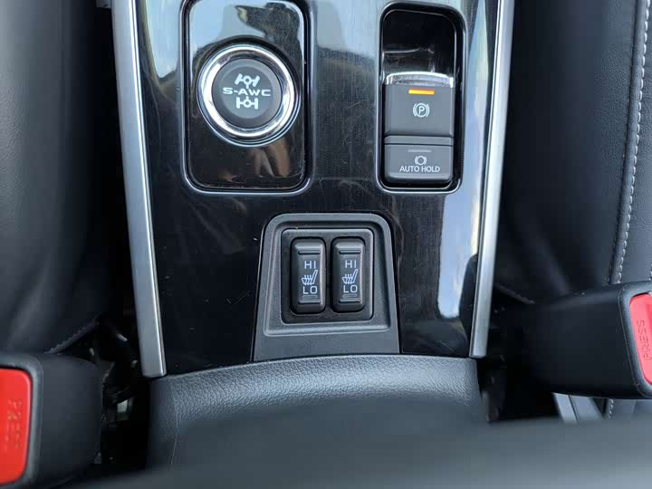 Mitsubishi Outlander 2021 2021款 2.4L 四驱致享版 7座