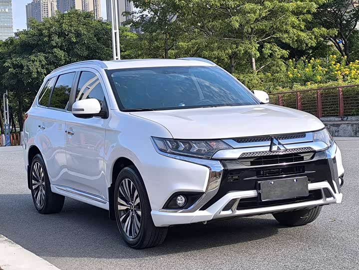 Mitsubishi Outlander 2021 2021款 2.4L 四驱致享版 7座