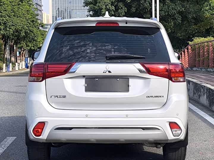 Mitsubishi Outlander 2021 2021款 2.4L 四驱致享版 7座