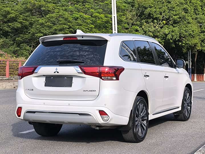 Mitsubishi Outlander 2021 2021款 2.4L 四驱致享版 7座
