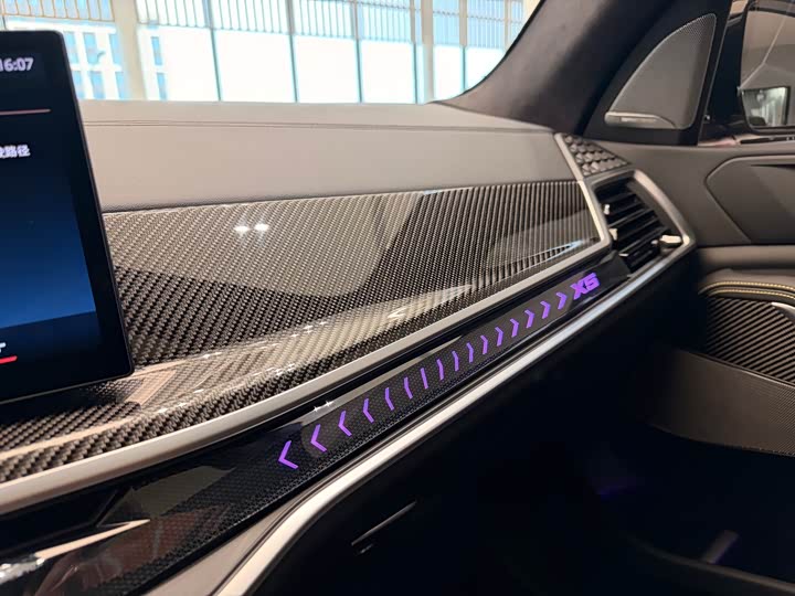 BMW X5 2024 2024款 xDrive 40Li 尊享型黑焰限量版