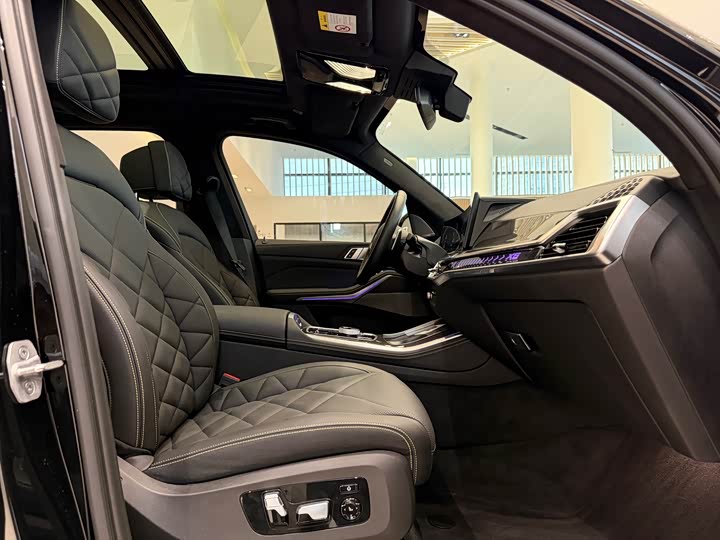 BMW X5 2024 2024款 xDrive 40Li 尊享型黑焰限量版