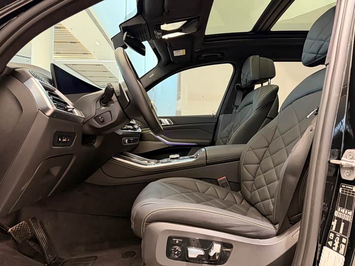 BMW X5 2024 2024款 xDrive 40Li 尊享型黑焰限量版