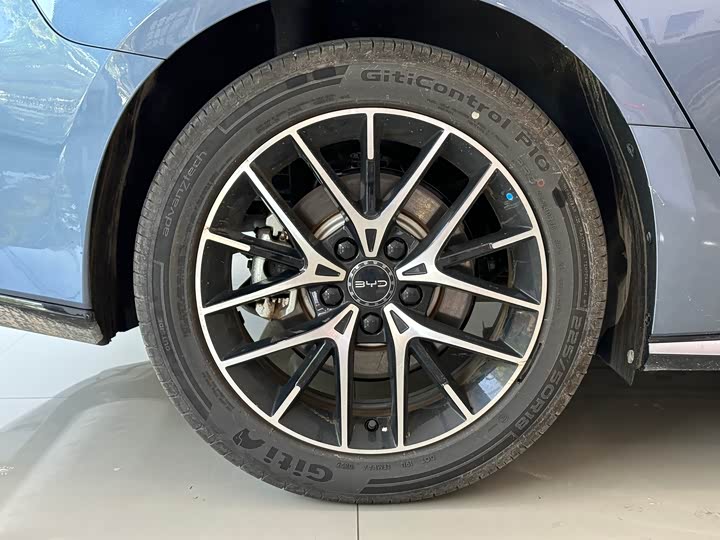 BYD Seal 07 DM-i Hybrid 2025 2025款 智驾版 DM-i 1.5L 125km 尊贵型